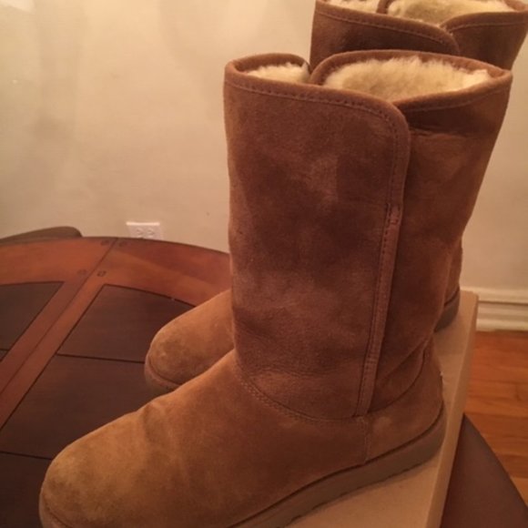 UGGS BOOTS - Picture 5 of 5